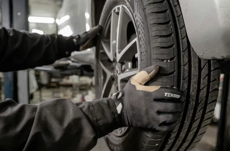 A customer and mechanic shaking hands at a workshop, representing how to choose the best mechanic in Morley for reliable car repairs.